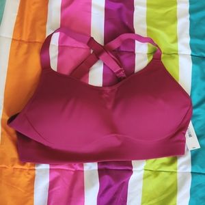 NWT Wire-frew Convertible Strap Molded Cup Sports Bra